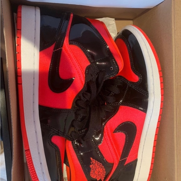 Jordan Shoes - Jordan 1 mid hot punch